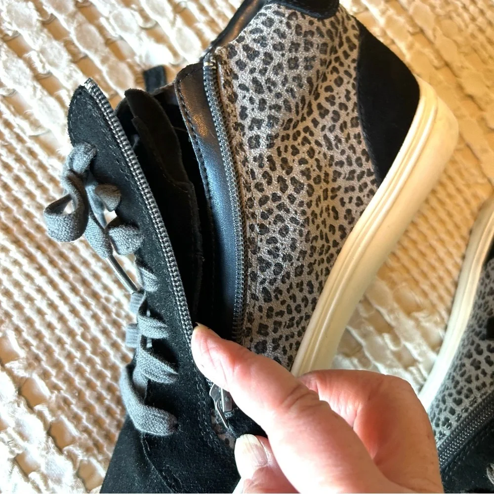 Blondo Waterproof Leather Sneakers. Size 8.